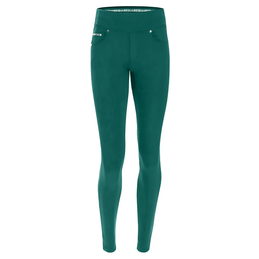 N.O.W.® D.I.W.O.® z recyklingu - Spodnie Skinny z podwijanym pasem w kolorze zielonym - V128