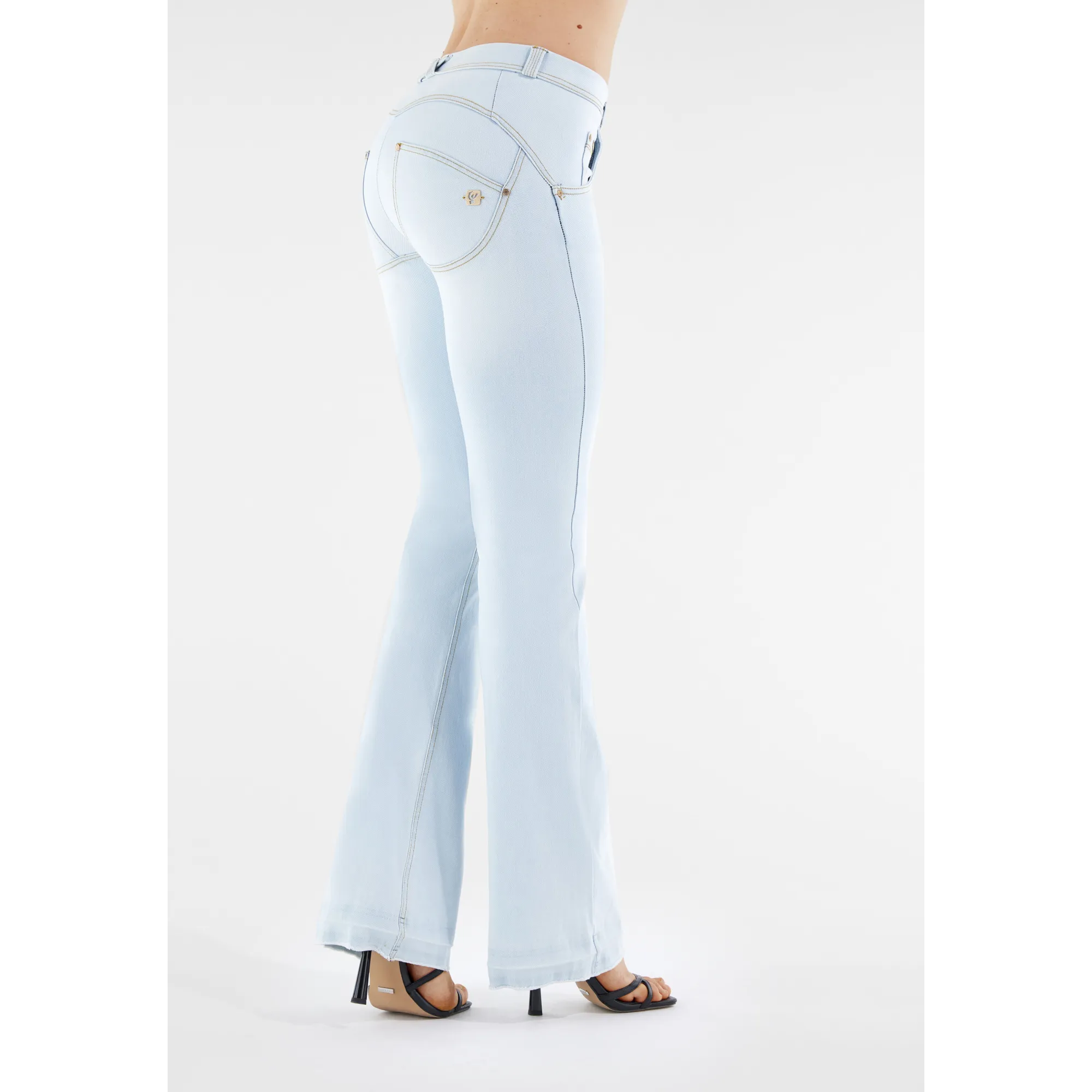 WR.UP® Snug Jeans - Flare z regularnym stanem - J85Y