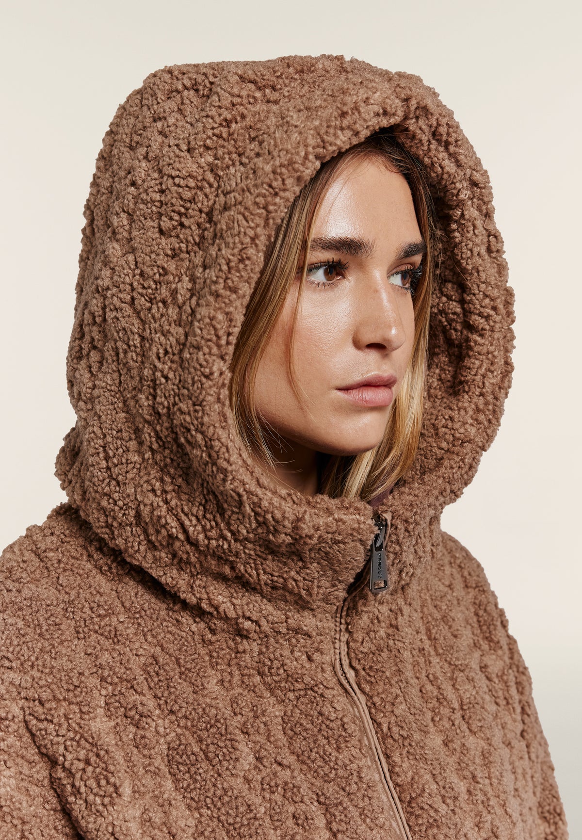 Hooded jacket in cable-knit sherpa fleece - Chanterelle